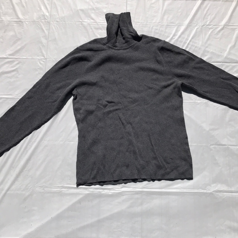 👛 3/$30 👛Old navy grey turtleneck